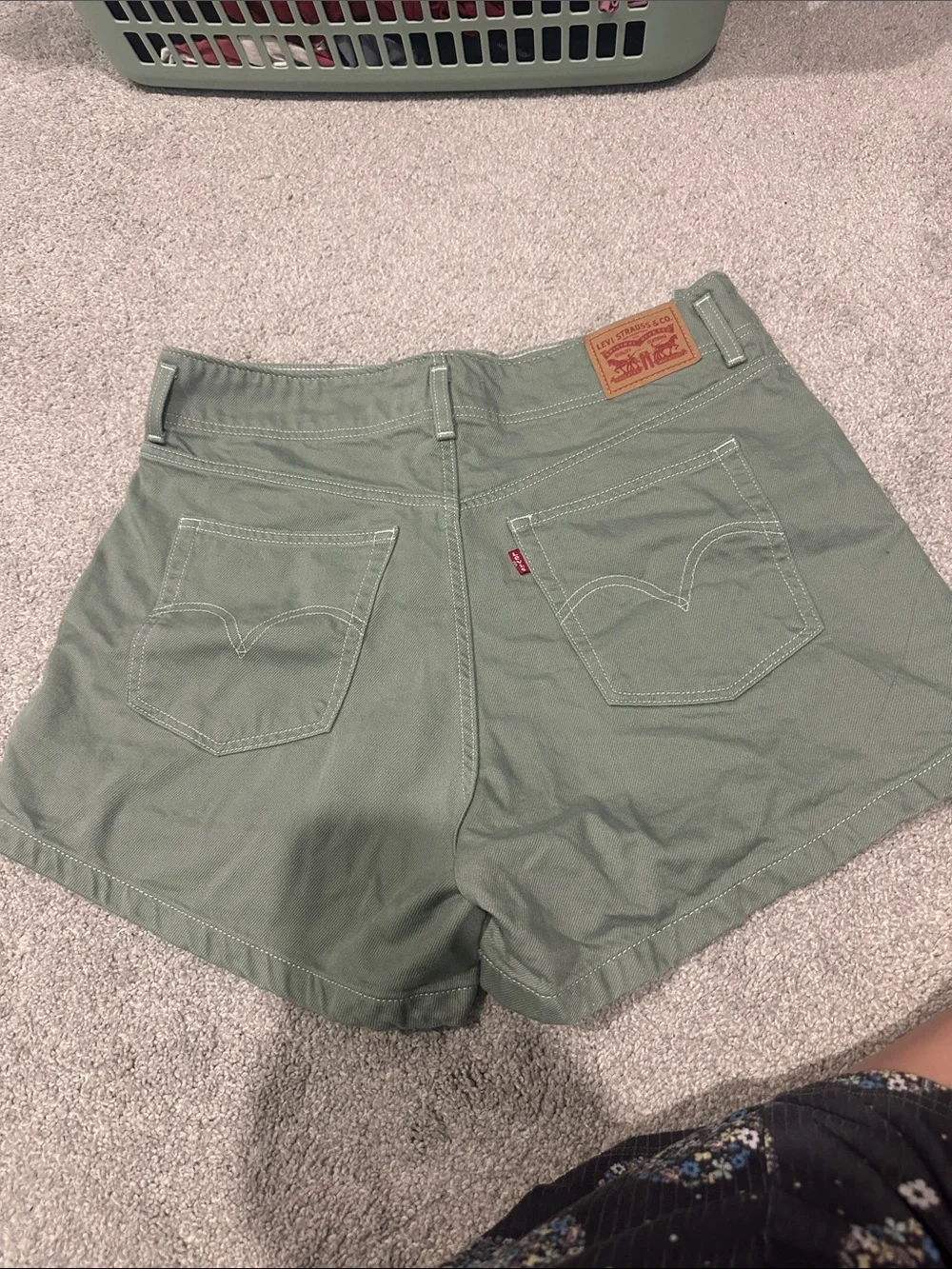 Levi’s High-Rise Olive Green Women's Shorts - Picture 2 of 6